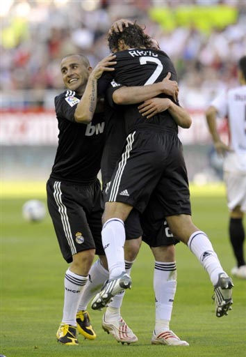 伤愈复出，阿方索-戴维斯时隔262天再度为拜仁出战（阿方索-戴维斯伤愈归队，阔别262天再披拜仁战袍）