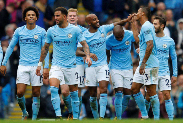 斯基拉：尤文正在研究冬窗签中卫，但补强中场依然是主要目标（斯基拉：尤文冬窗考虑引进中卫，中场补强仍是首要任务）