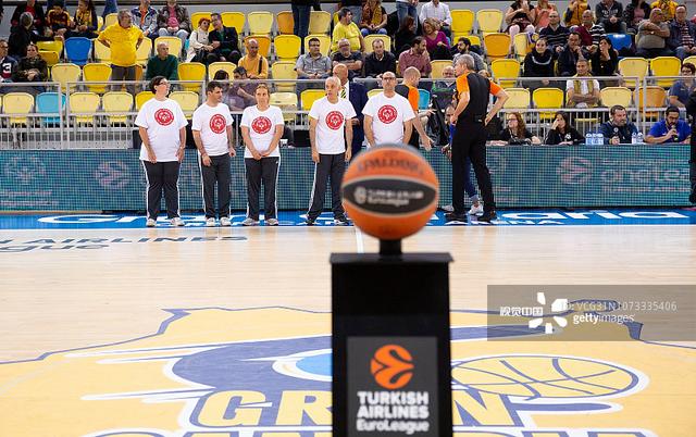 科尔：库里看起来棒极了 无论是移动还是节奏都很好（科尔盛赞库里状态极佳：移动灵活、节奏出众）