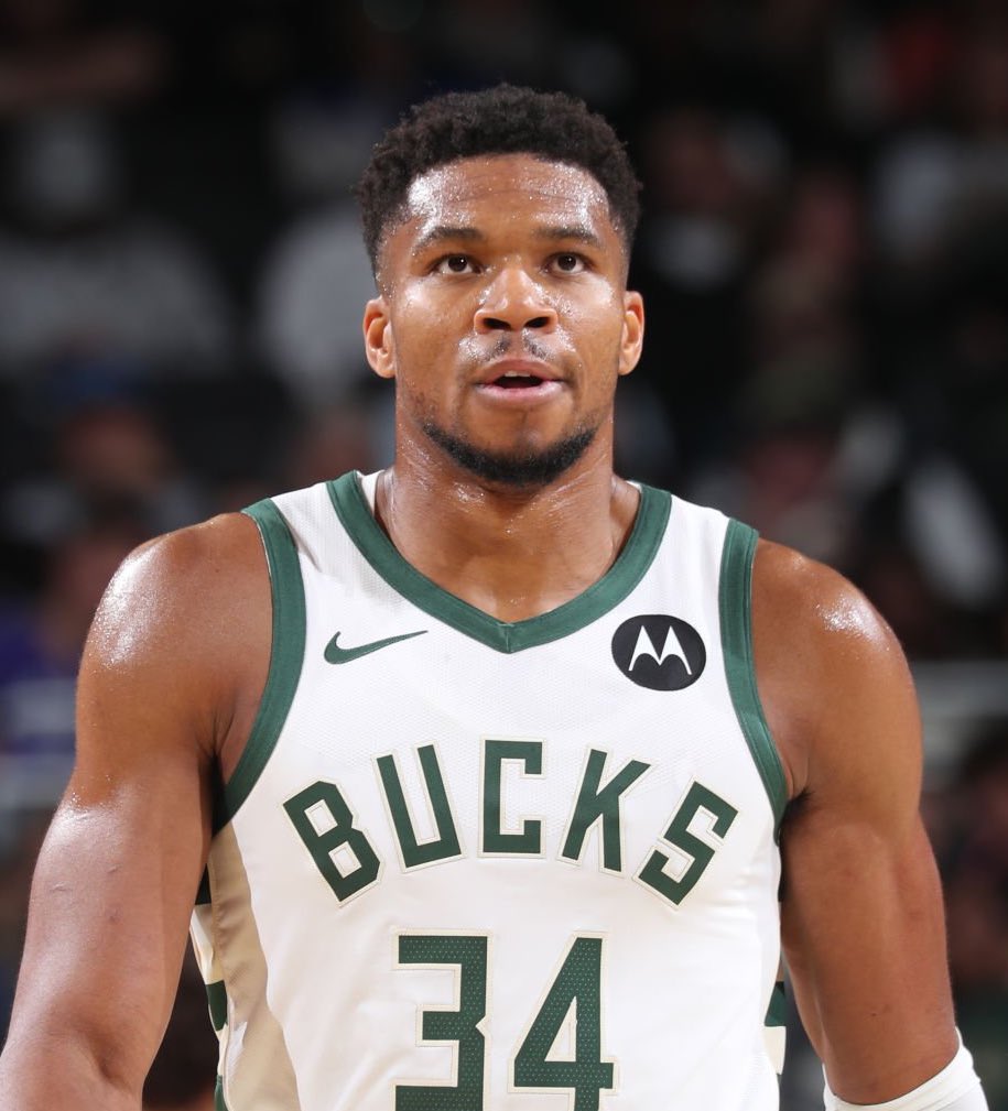 库巴西：很高兴重返诺坎普，我曾多次以球迷身份来到这里（库巴西：重返诺坎普倍感欣喜，此前我多次以球迷身份到访）