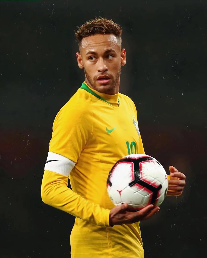 欧冠92年改制后戴帽数前10：梅西、C罗8次第1，姆巴佩5次第4（1992年欧冠改制以来帽子戏法前十：梅西与C罗各8次并列第1，姆巴佩5次第4）