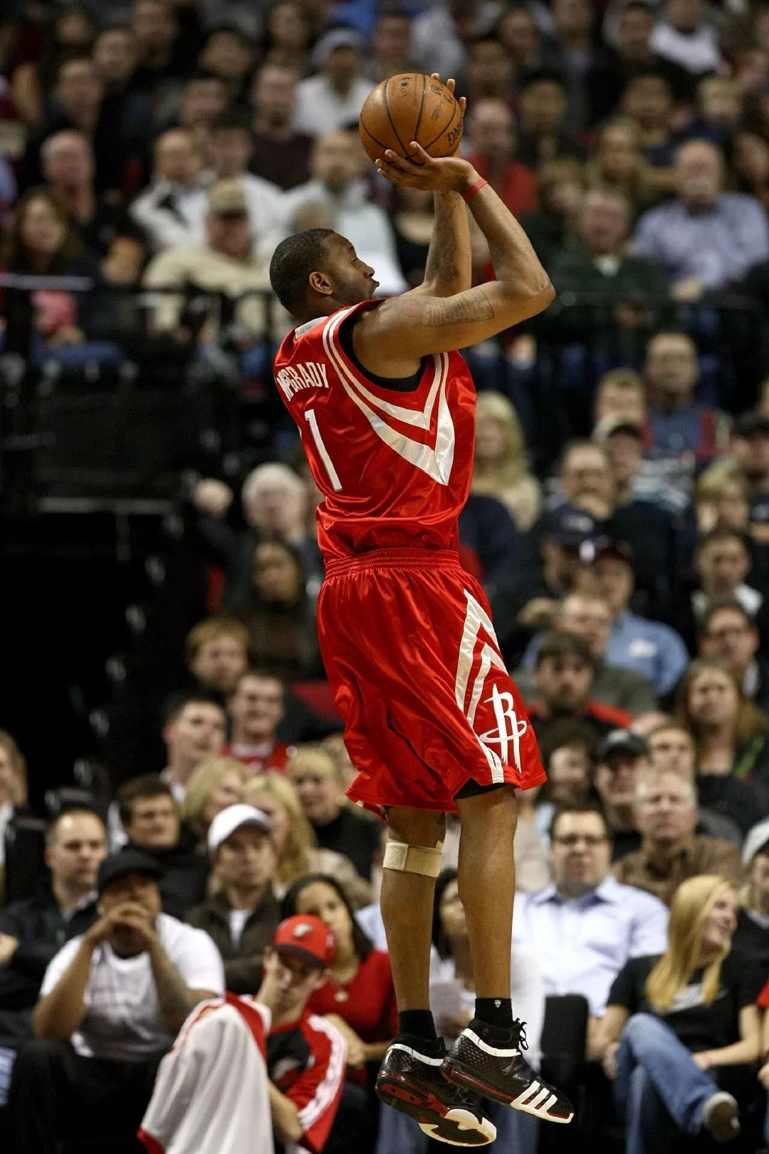 AC米兰门将表现神勇（AC米兰门将神扑连连）